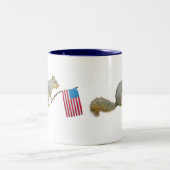 米国旗のマグを持つリス ツートーンマグカップ (中央)
