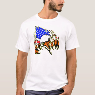 米国旗の入れ墨を持つワシTearout Tシャツ