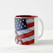 米国旗の自由は決して自由なマグではないです ツートーンマグカップ (正面右)