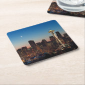 米国旗は上昇の月の間で飛びます スクエアペーパーコースター (アングル)