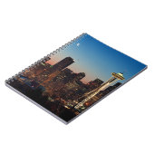 米国旗は上昇の月の間で飛びます ノートブック (左側)