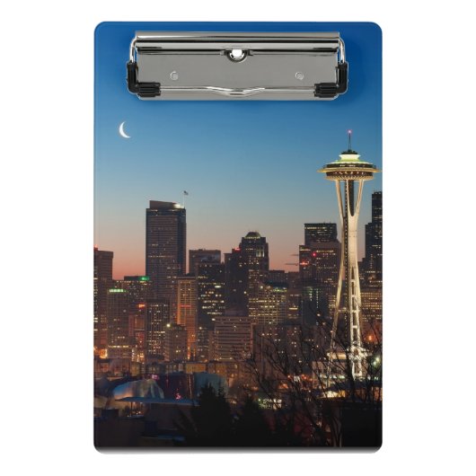 米国旗は上昇の月の間で飛びます ミニクリップボード (正面)