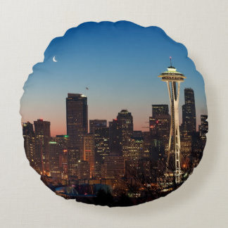 米国旗は上昇の月の間で飛びます ラウンドクッション