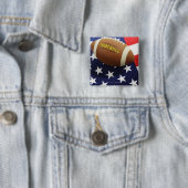米国旗を持つアメリカンフットボール 缶バッジ (インサイチュ)