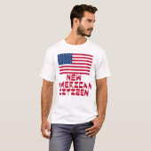 米国旗を持つ新しいアメリカの市民 Tシャツ (正面フル)