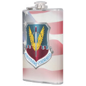 米国旗を持つ空軍戦闘司令部 フラスク (左)