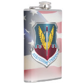 米国旗を持つ空軍戦闘司令部 フラスク (右)