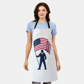 米国旗を掲げるトランプ大統領 エプロン (着用した状態)