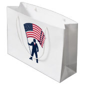 米国旗を掲げるトランプ大統領 ラージペーパーバッグ (裏面アングル)