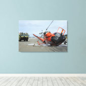 米国沿岸警備隊MH-65ドルフィンヘリコプターの墜落 キャンバスプリント (インサイチュ (ウッドフロア))