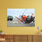 米国沿岸警備隊MH-65ドルフィンヘリコプターの墜落 キャンバスプリント (インサイチュ (リビング))