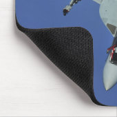 米国海軍のF/A-18Fのホーすごいネット飛行中 マウスパッド (コーナー)