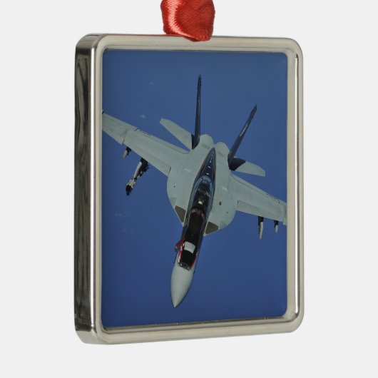 米国海軍のF/A-18Fのホーすごいネット飛行中 メタルオーナメント (右)