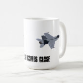 米国海軍F-18によってすごいスズメバチのマグ コーヒーマグカップ (正面右)