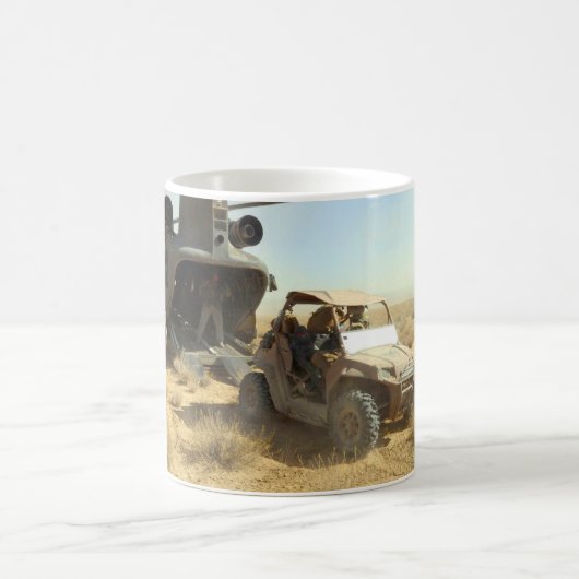 米国特殊運転車 – LT-ATV コーヒーマグカップ (中央)