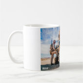 米国特殊運転車 – MRZR-D4 コーヒーマグカップ (左)