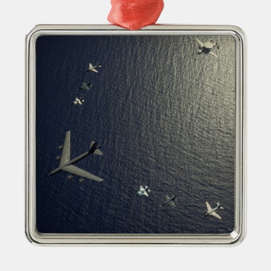 米国空軍B-52成層要塞の航空機 メタルオーナメント (正面)