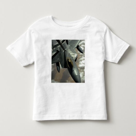 米国空軍F-22ラプターはKCによって給油される –  トドラーTシャツ (正面)