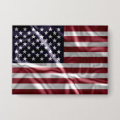 米国羽ばたき国旗の赤、白ストライプ色、星空 缶バッジ (正面)