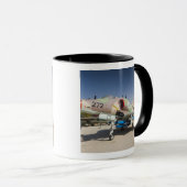 米国製A-4 Skyhawkの戦闘機 マグカップ (正面右)