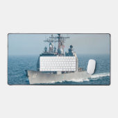 米国誘導ミサイル巡洋艦 – CG デスクマット (キーボード&マウス)