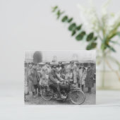 米国赤十字救急車の運転手 ポストカード (スタンド正面)