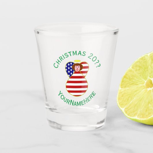 米国赤毛エンジェルクリスマス国旗パーソナライズされた ショットグラス (正面)