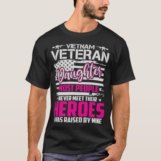 米国軍誇りを持った軍ベトナム退役軍人米国国旗 Tシャツ (正面)
