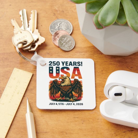米国250年 – 愛国的なハゲ・イーグル2026年7月4日 キーホルダー (デスク)