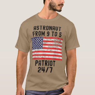 米国7月4日の愛国宇宙飛行士の国旗 Tシャツ