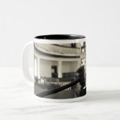 米国、アラバマ、Monroeville。 作家の家 ツートーンマグカップ (正面左)