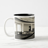 米国、アラバマ、Monroeville。 作家の家 ツートーンマグカップ (左)