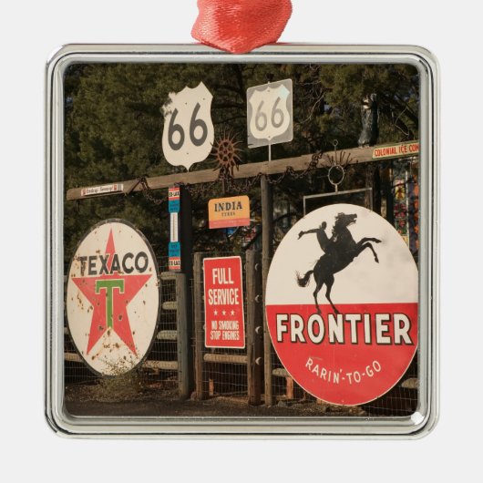 米国、アリゾナ、セドナ: 旧式な広告シンボルや象徴 メタルオーナメント (正面)