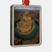 米国、アリゾナ。浸食を示す蹄形の曲げ メタルオーナメント (右)