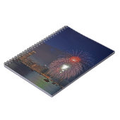 米国、イリノイ、シカゴの7月4日の花火 ノートブック (左側)