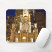 米国、イリノイ、シカゴ、ウォータータワーがライトアップ マウスパッド (マウス)