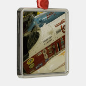 米国、インディアナ、インディアナポリス: インディアナポリスモーター2 メタルオーナメント (右)