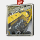 米国、インディアナ、インディアナポリス: インディアナポリスモーター メタルオーナメント (左)