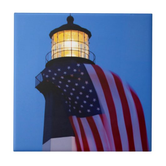 米国、ジョージアのTybeeの島、2つを飛ばす旗 タイル (正面)