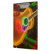 米国、テキサス州、オースティン。 恐喝のネオンギター クリップボード (左)