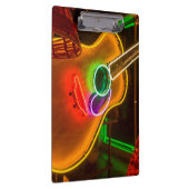 米国、テキサス州、オースティン。 恐喝のネオンギター クリップボード (右)