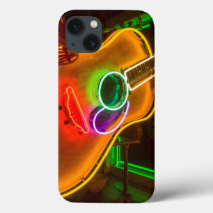 米国、テキサス州、オースティン。 恐喝のネオンギター iPhone 13ケース