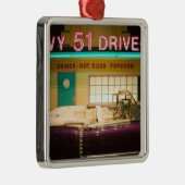 米国、テネシー州、メンフィス: エルヴィス・プレスリー メタルオーナメント (右)