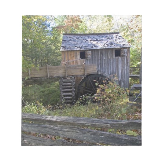 米国 – テネシー。Cades Coveエリアのケーブルミル ノートパッド (正面)