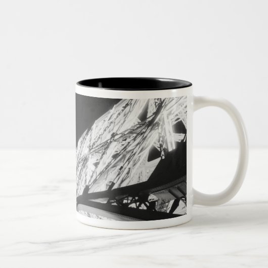 米国、ネバダ、ラスベガス：エッフェルタワー ツートーンマグカップ (右)