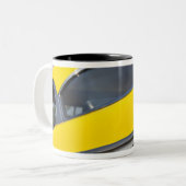 米国、マサチューセッツ、グロスター。 1957年の詳細 ツートーンマグカップ (正面左)