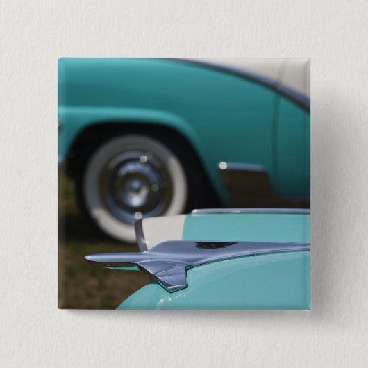 米国、マサチューセッツ、グロスター。 50年代時代フォード 缶バッジ (正面)