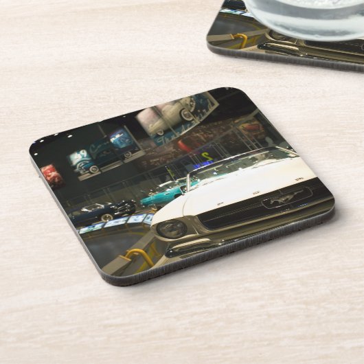 米国、ミシガン州、デトロイト: フォードの弁柄の工場旅行、 コースター (左側)