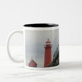 米国、ミシガン州、ミシガン湖岸、グランドヘブン: ツートーンマグカップ (左)