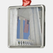 米国、VA、アーリントン。 米国旗はつるされます メタルオーナメント (左)